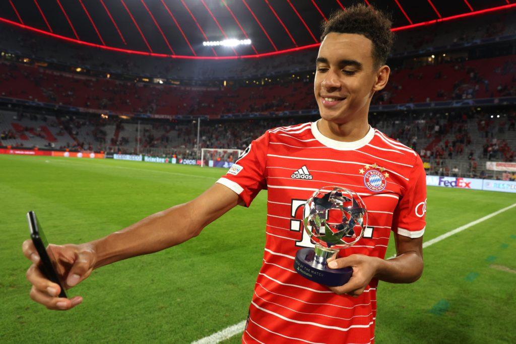 tiền vệ kiến tạo hay nhất thế giới