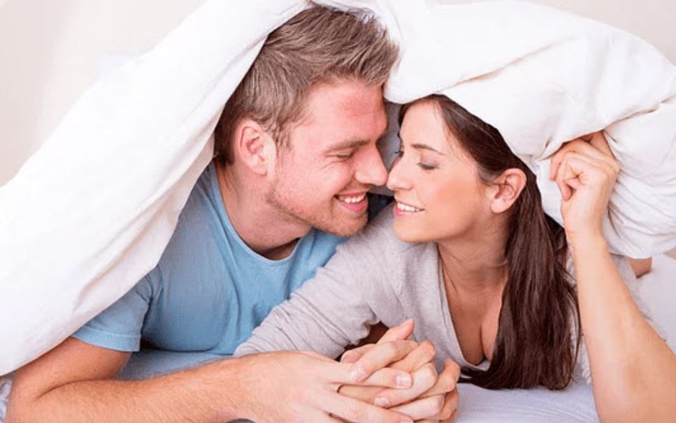 Ý nghĩa giấc mơ thấy quan hệ với người quen