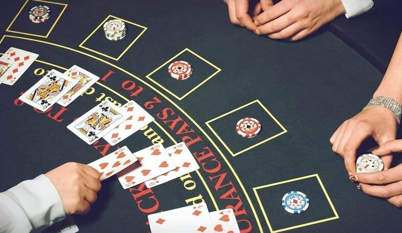 Bí kíp chơi Xì Dách phiên bản Hoàng Gia bạn nên biết