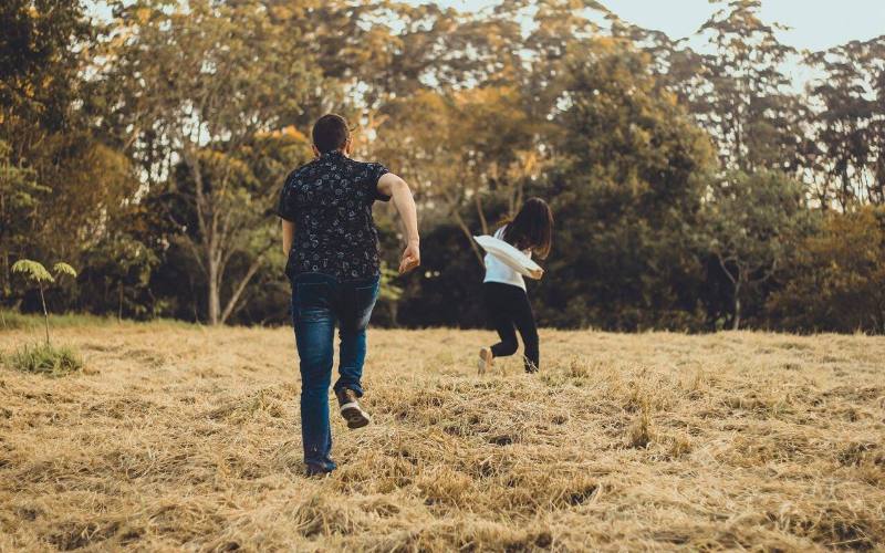 Mộng thấy bị người quen đuổi đánh cho thấy gia đình không hòa thuận