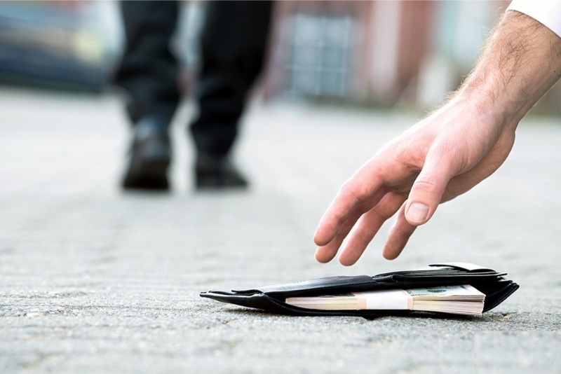 Khám phá con số tài lộc khi mộng thấy nhặt tiền